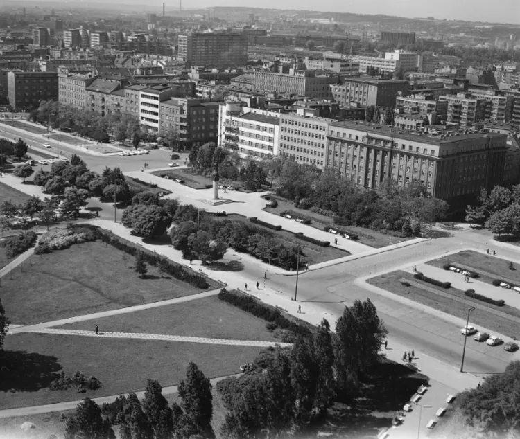 Widok na skwer Kościuszki w 1971 roku.