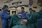 W poniedziałek, 14 listopada 2022 r., ginekolodzy wykonali w Szpitalu św. Wojciecha w Gdańsku pierwszą w Polsce operację vNOTES.