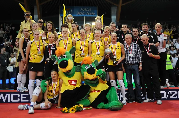 W minionym sezonie rywalizacja zakończyła się również w Sopocie, a siatkarki Atomu Trefla odebrały srebrne medale. Z tej ekipy pozostało pięć siatkarek oraz trener Chiappini i niektórzy jego współpracownicy.