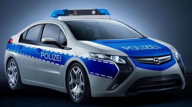 Opel Ampera niedługo oficjalnie zawita do Trójmiasta. Tu w barwach niemieckiej policji.