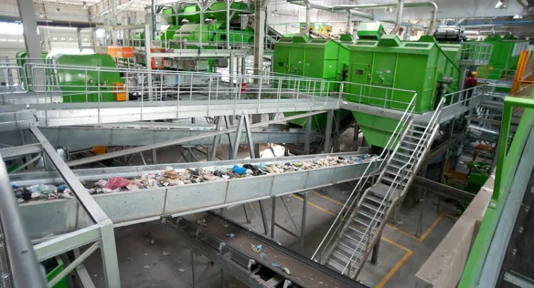 Dzięki nowemu systemowi segregacji odpadów, mniej śmieci trafi na wysypisko w Szadółkach.