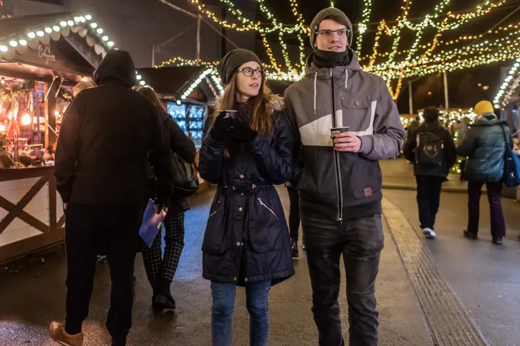 Podczas zimowych spacerów przychodzi ochota na coś ciepłego do pica. Trudno jej nie ulec, zwłaszcza, że ofertę rozgrzewających herbat i naparów, zimowych kaw i grzańców kusi nas niemal na każdym kroku.
