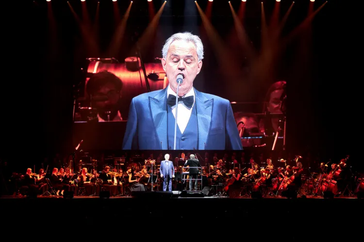Andrea Bocelli oczarował publiczność od pierwszych chwil koncertu.