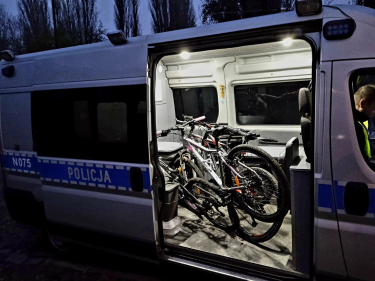 Odnalezione przez policjantów kradzione rowery.