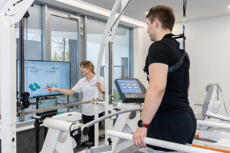W gdyńskim Centrum Rehabilitacji Funkcjonalnej Nordmedic pacjenci mogą korzystać z robotycznej rehabilitacji przy użyciu kilkunastu specjalistycznych maszyn.