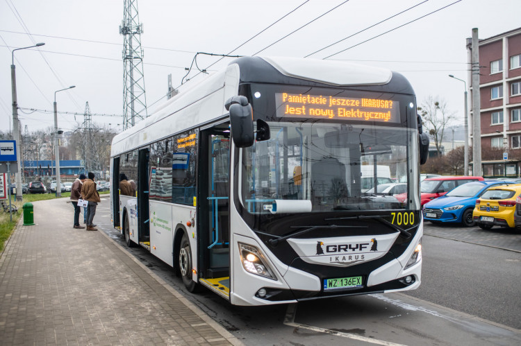 Prezentacja autobusu elektrycznego Ikarus w Gdyni.