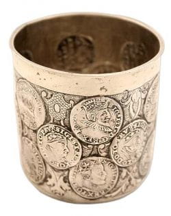 Wśród gdańskich rzemieślników w XVII wieku byli także sprawni złotnicy i konwisarze, czyli specjaliści od odlewania i obróbki wyrobów z cyny.