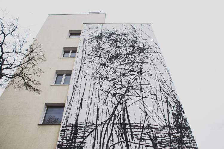 Mural włoskiego duetu Stan Lex zdobił budynek przy ul. Świętojańskiej 139 w Gdyni od 2014 r. Teraz został zamalowany, a jego odtworzenie jest niemożliwe.