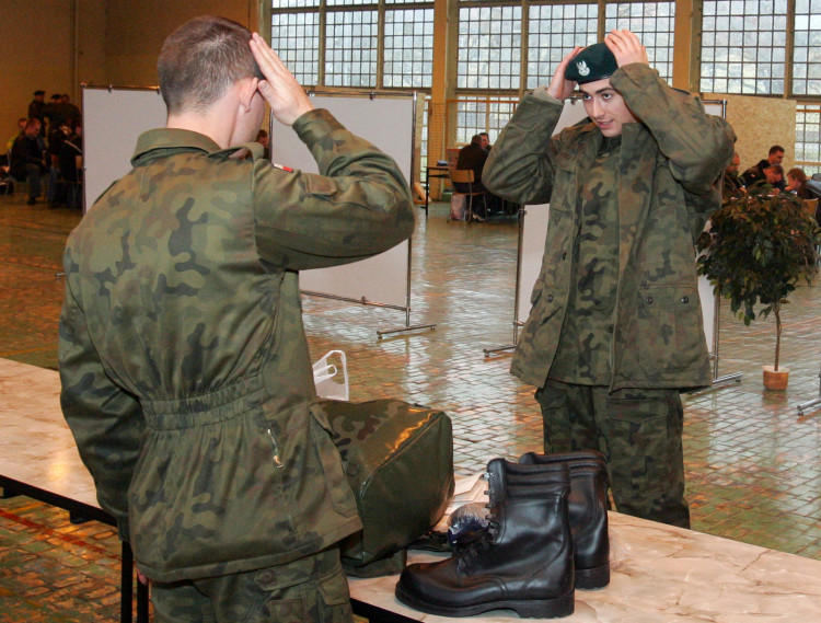 Na obowiązkowe ćwiczenia wojskowe mogą zostać wezwani cywile, którzy nie mieli kontaktu z armią. Żołnierze zapewniają, że będą to jednak wyjątkowe przypadki. Zdjęcie ilustracyjne.