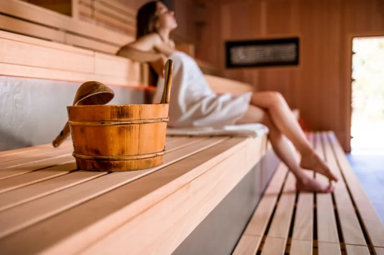 Sauna jest jednym z zabiegów ciepłolecznictwa, który ma wielopłaszczyznowe działanie prozdrowotne.