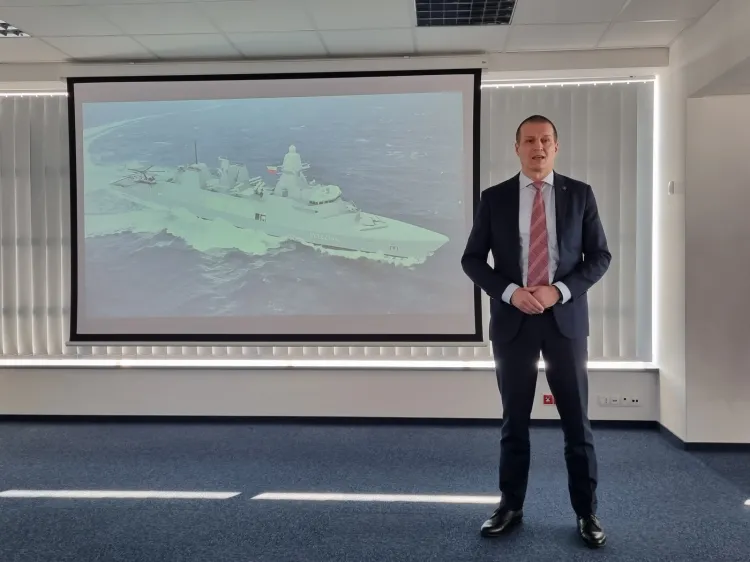 Cezary Cierzan, dyrektor programu Miecznik z PGZ, przedstawił w Gdyni stan prac nad budową fregat dla Marynarki Wojennej RP.