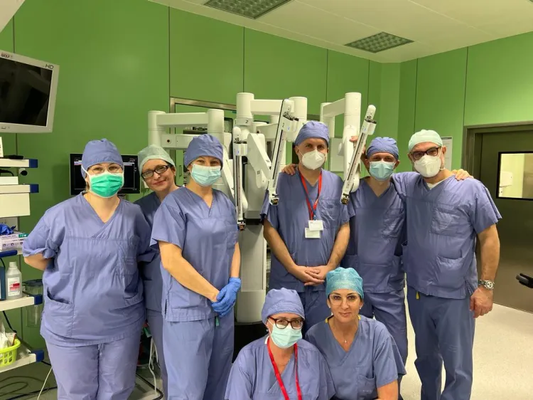 Od połowy grudnia w gdyńskim centrum robotycznym Szpitala im. PCK w Redłowie są wykonywane operacje w obszarze głowy i szyi z wykorzystaniem robota da Vinci.