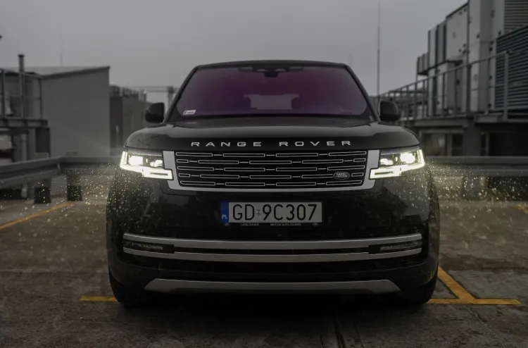 Nowy Range Rover (2022).