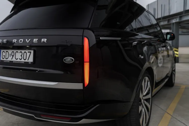 Nowy Range Rover (2022).