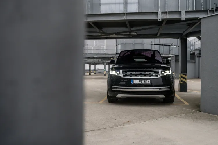 Nowy Range Rover (2022).