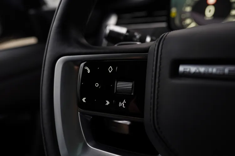 Nowy Range Rover (2022).