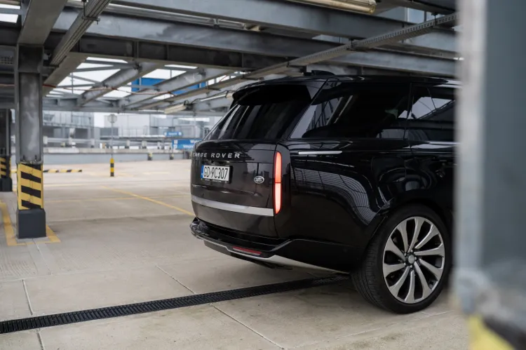 Nowy Range Rover (2022).