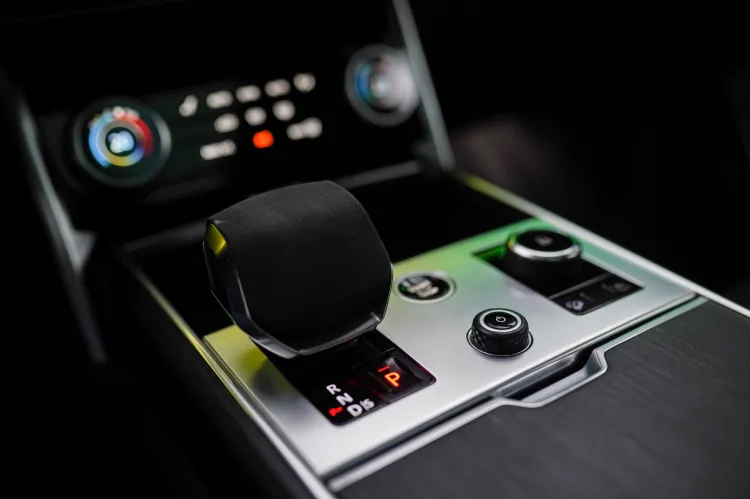 Nowy Range Rover (2022).