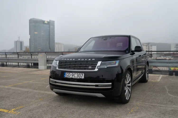 Nowy Range Rover (2022).