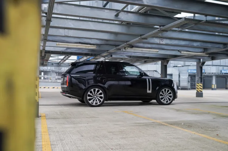 Nowy Range Rover (2022).