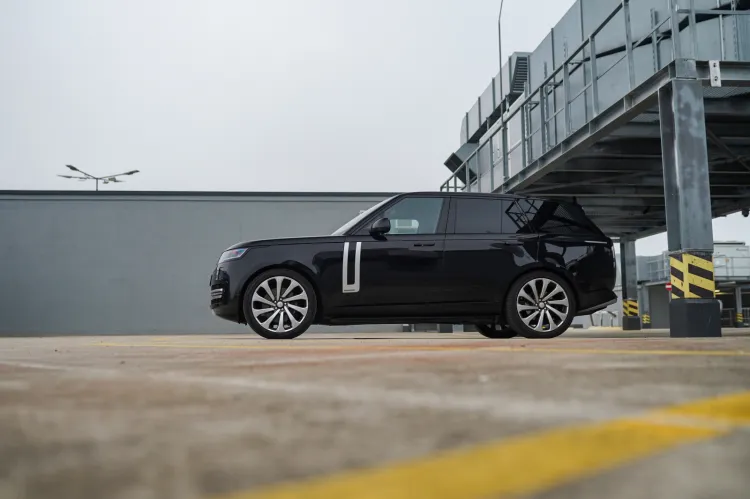 Nowy Range Rover (2022).