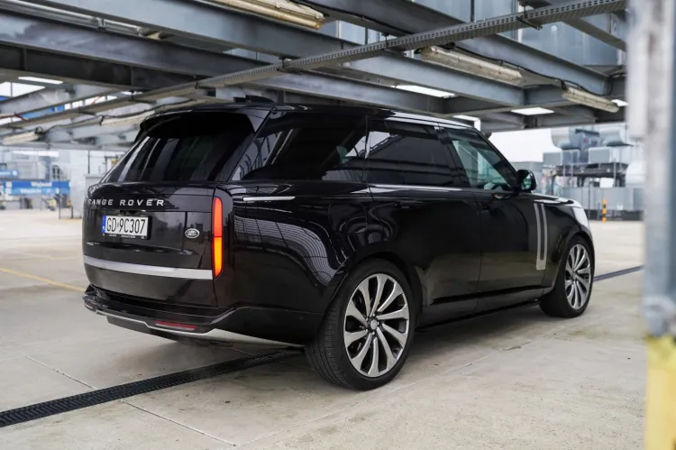 Nowy Range Rover (2022).