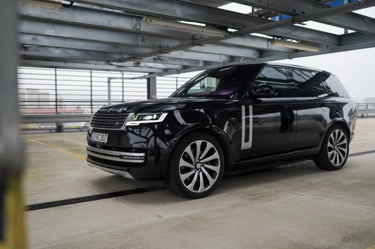 Nowy Range Rover (2022).