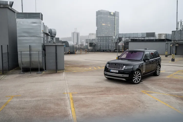 Nowy Range Rover (2022).