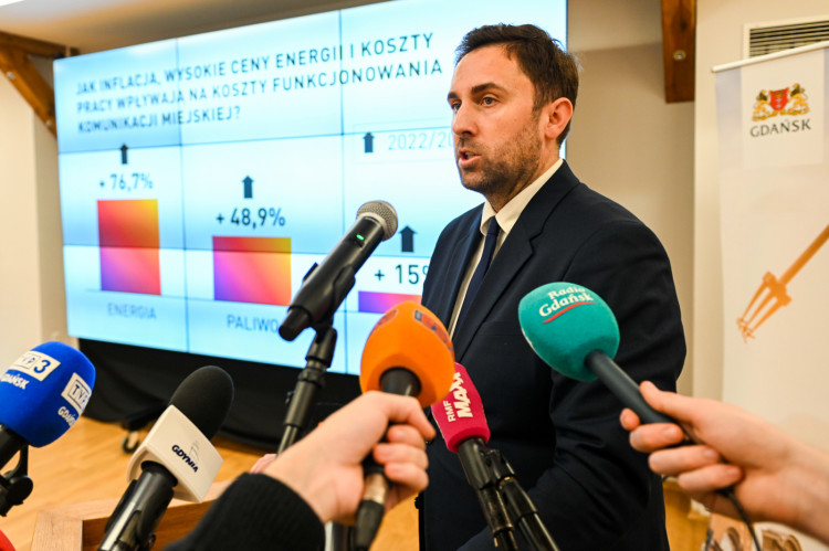 Uruchomienie systemu Fala i wzrost cen biletów zapowiedział w czwartek wiceprezydent Gdańska Piotr Borawski.