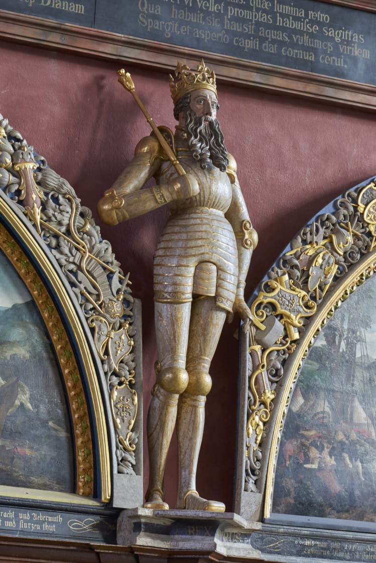 Rzeźba króla Kazimierza Jagiellończyka pochodzi z czasów renesansu. Jej kopia otworzy wystawę stałą w Twierdzy Wisłoujście w 2024 roku.