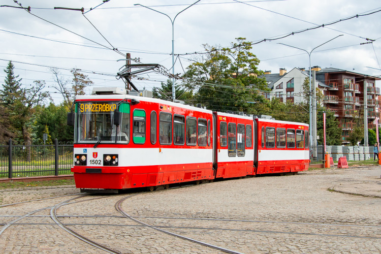 The oldest low-floor trams will undergo modernization.  12 months to complete the works