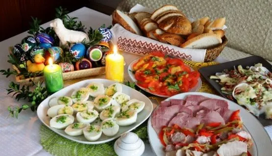 Dietetycy radzą, by nie odmawiać sobie świątecznych potraw, ale jeść "z głową".