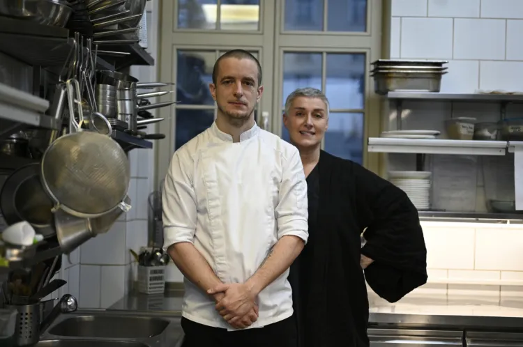 Artystka Anna Królikiewicz i szef kuchni Jacek Koprowski zapraszają do licytacji dwuosobowego stolika podczas niepowtarzalnego spektaklu kulinarnego, który odbędzie się 14 lutego w Sopocie.