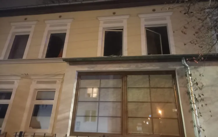 Do pożaru doszło przy ul. Dworskiej. Niestety wskutek zdarzenia jedna osoba zginęła.