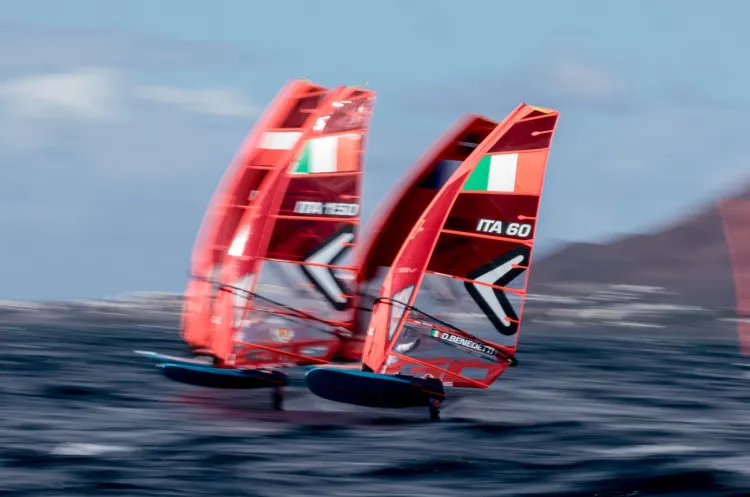 Zakończenie wyścigu finałowego Pucharu Świata International iQFoil Games przejdzie do historii żeglarstwa i windsurfingu.