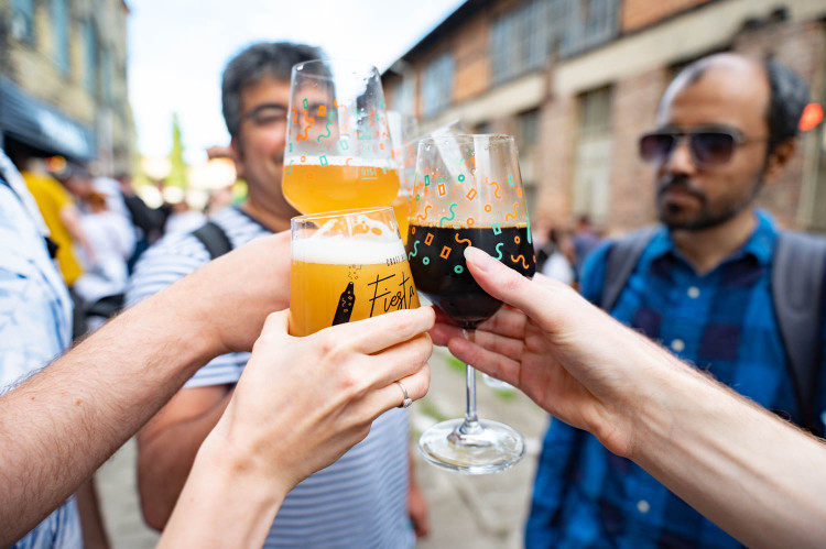 Craft Beer Fiesta to festiwal piwa rzemieślniczego, podczas którego można spróbować ponad 100 rodzajów piwa.