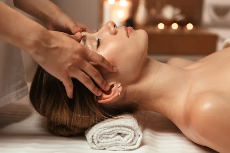 Zabiegi spa dla par cieszą się dużą popularnością. Wspólnie możemy skorzystać przede wszystkim z masaży i peelingów.