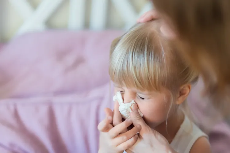 Infekcje górnych dróg oddechowych u dzieci to powszechna zmora w sezonie jesienno-zimowym.