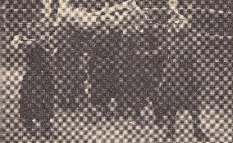 Zdjęcie z pogrzebu jeńca sowieckiego ze Stalagu XX B/Z Danzig-Oliva, 1941-1944 (za: "Danziger Hauskalender" 1965, ze zbiorów Jana Daniluka).