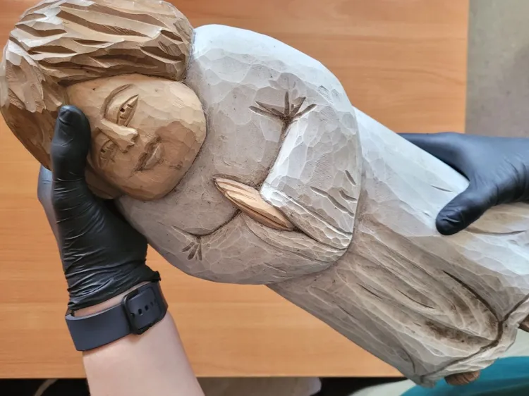 22-latka po miesiącu od kradzieży odniosła figurkę Jezusa na komisariat. Wystarczyło, że zobaczyła siebie na Trojmiasto.pl.