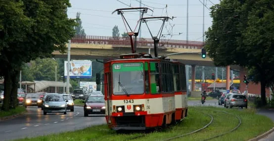 Linia 13 dawniej kursowała na trasie Brzeźno-Stogi i zniknęła z torowisk w 2010 r. Zastąpiła ją wtedy linia nr 3. 