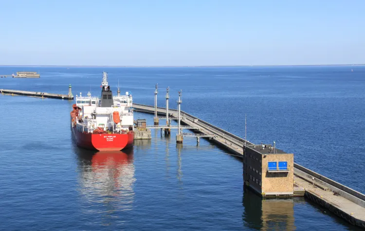Unimot sprowadził pierwszą dostawę diesla z USA bezpośrednio do portu w Gdyni 