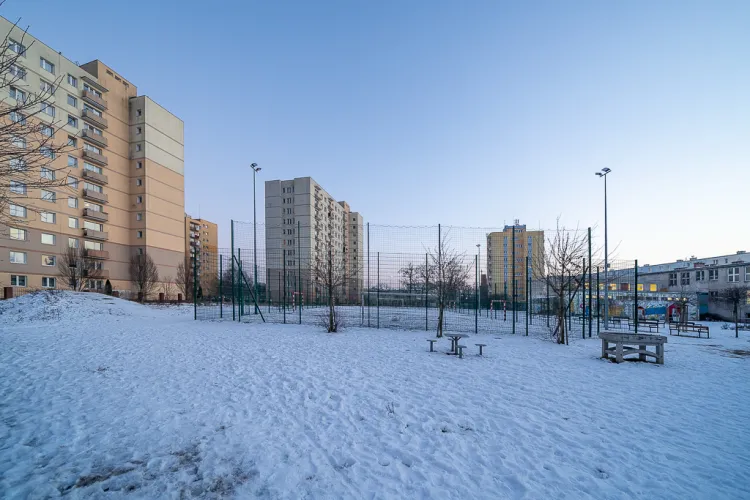 Teren rekreacyjno-sportowy przy Szkole Podstawowej nr 69.