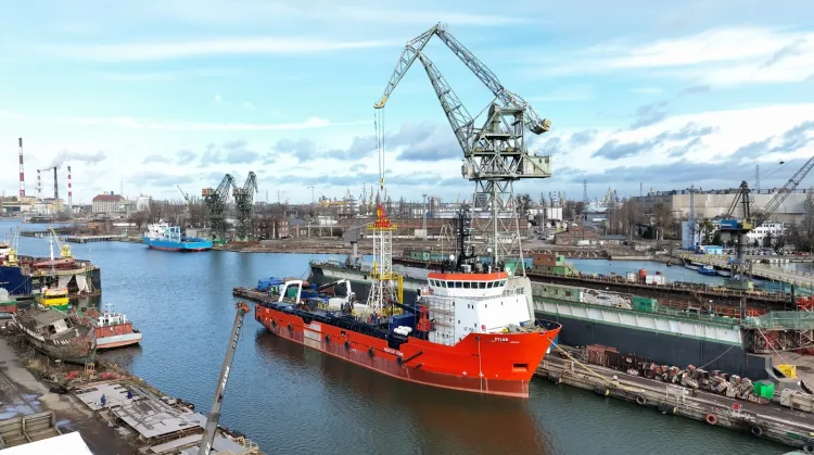 Sylur to pierwszy w Polsce statek wyposażony w system wiertniczy pozwalający na prowadzenie badań geologiczno-inżynierskich na głębokości do 120 m.


