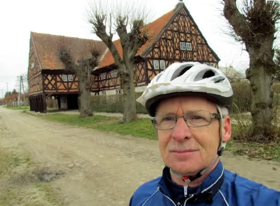 Autor relacji podczas wycieczki rowerowej po Żuławach Gdańskich.