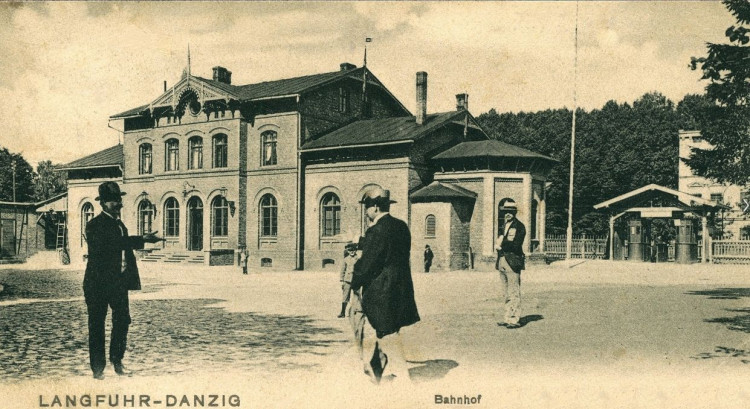 Pierwszy budynek dworca we Wrzeszczu, jeszcze nie w dzisiejszej lokalizacji. Ok. 1904 roku.