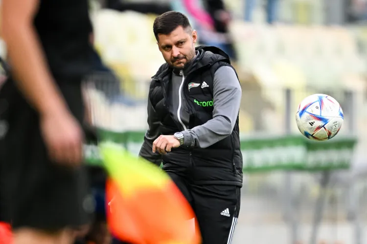 Po pogromie w Poznaniu Marcin Kaczmarek nie wie, czy piłka w Lechii Gdańsk jest jeszcze po jego stronie, czy w następnym meczu z Miedzią Legnica biało-zielonych poprowadzi inny trener.