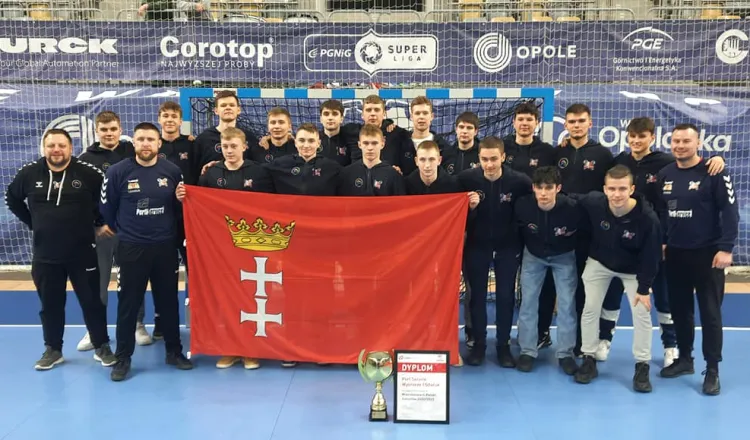 Piłkarze ręczni Port Service Wybrzeża I Gdańsk w mistrzostwach Polski juniorów zajęli 4. miejsce.