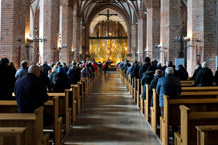 Msza o 11 w bazylice św. Brygidy była odprawiana w intencji obrony imienia Jana Pawła II.