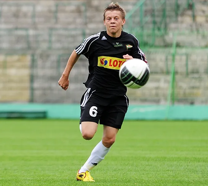 Łukasz Kacprzycki miał być objawieniem tego sezonu w Lechii, ale nie dostał szansy w ekstraklasie. W Młodej Ekstraklasie ma na koncie cztery bramki, a jednego gola strzelił w III-ligowych rezerwach. 